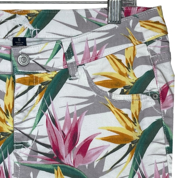 Tommy Bahama Women’s Denim Bermuda Shorts Bird Of Paradise Floral Sz 6 - Picture 5 of 11
